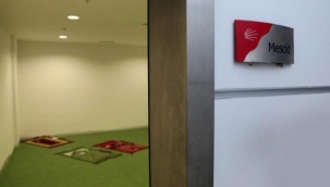 CHP Gençlik Kolları Başkanı Killik ile AK Partili Savcı Sayan arasında mescit polemiği