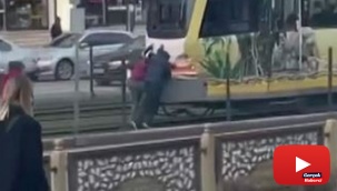 Çocukların tramvayla tehlikeli yolculuğu kamerada