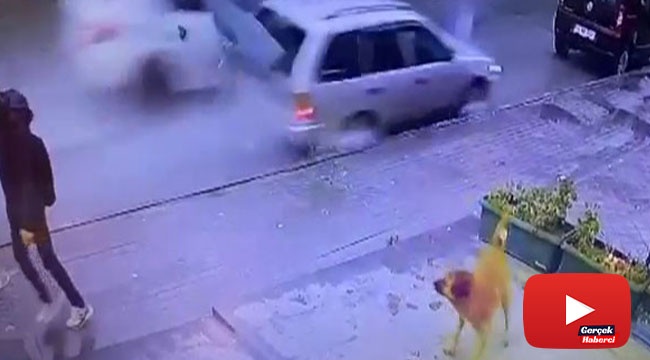 Ehliyetsiz sürücü park halindeki araçlara çarptı