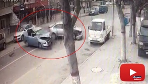 Hatalı dönüşün feci kazayla bittiği anlar kamerada