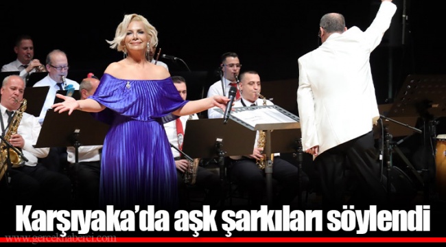 Karşıyaka’da aşk şarkıları söylendi