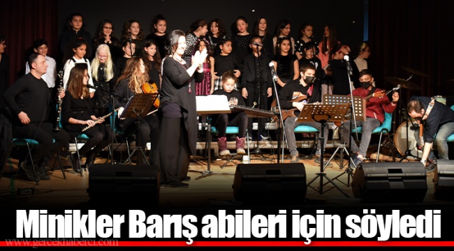 Minikler Barış abileri için söyledi
