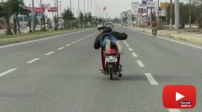 Motosiklet sürücüsünün tehlikeli sürüşü kameraya yansıdı