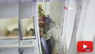 Rus askerleri Ukrayna'da marketi ve döviz bürosunu yağmaladı