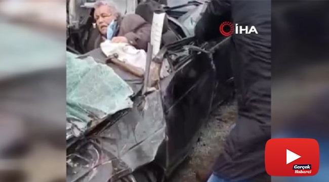 Rus tankı sivil aracı ezdi, sürücü ezilen araçta mahsur kaldı