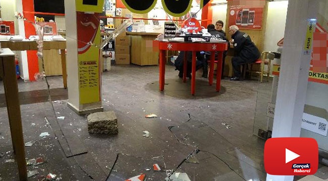 Taşla camı kırıp, 14 saniyede 100 bin TL değerinde 7 cep telefonu çaldı