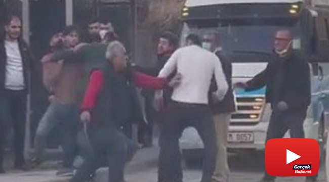 Trafikte tekme tokat yol verme kavgası kamerada