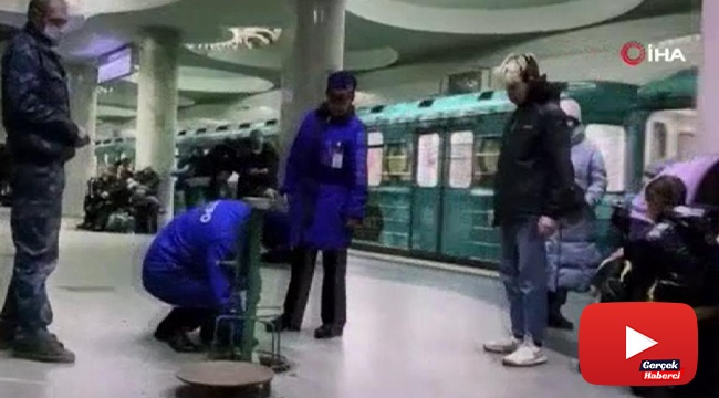 Ukrayna&#039;da halk metro istasyonuna sığındı