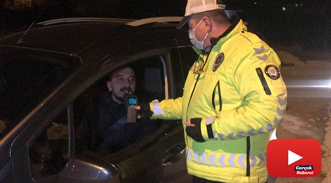 Alkol uygulamasına kendi alkolmetre aparatıyla girdi