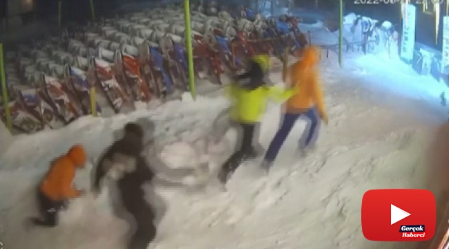 Ayı ile böyle göz göze geldiler...Uludağ'da ayı paniği kamerada