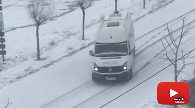 Buzda araçların dansı...O anlar kamerada