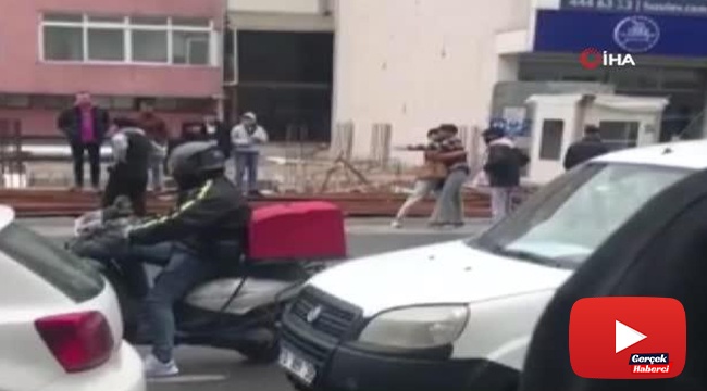 Cadde ortasında tekme tokat kavga kamerada