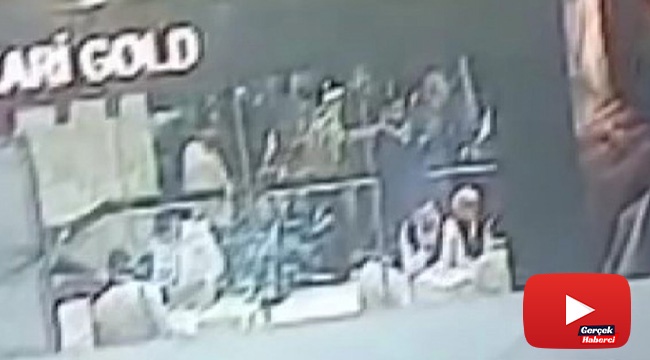 Fuar alanında stant çöktü, o anlar kameraya yansıdı