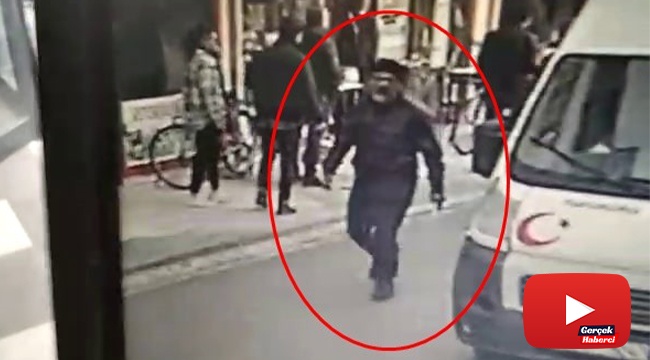 Husumetlisini böyle vurdu, dakikalar sonra elini kolunu sallaya sallaya gitti
