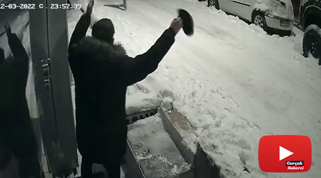 Kar maskeli hırsızlık şakası: Arkadaşının üzerine bıçakla koştu