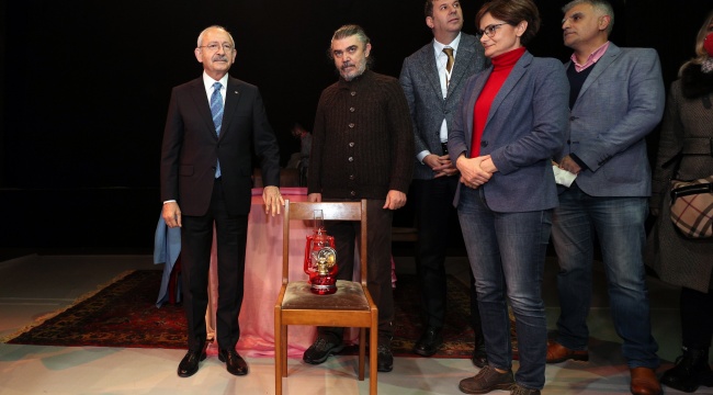 Kılıçdaroğlu'ndan Moda Sahnesi'ne ziyaret: Kandil hediye etti