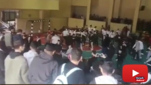 Liseler arası futsal maçında tekme tokatlı kavga