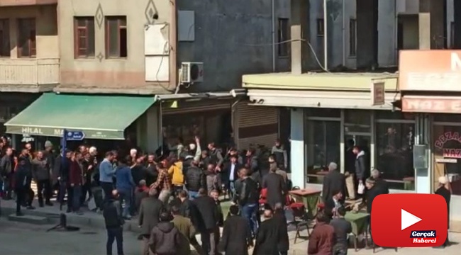 Ortalığı savaş alanına çevirdiler, sandalyeler havada uçuştu