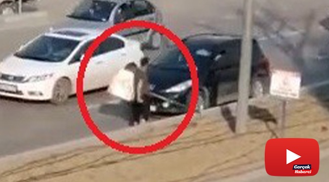 Seyir halindeki araçların önüne atladı!