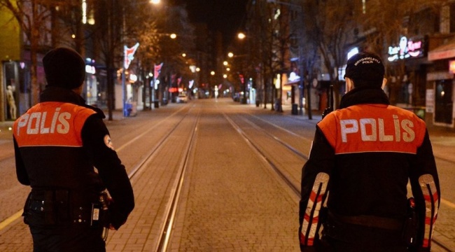 Suriyelilerin aracına sahte para ve uyuşturucu koyan 6 polis tutuklandı