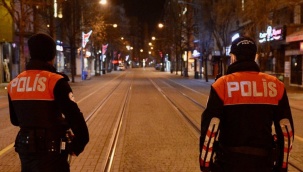 Suriyelilerin aracına sahte para ve uyuşturucu koyan 6 polis tutuklandı