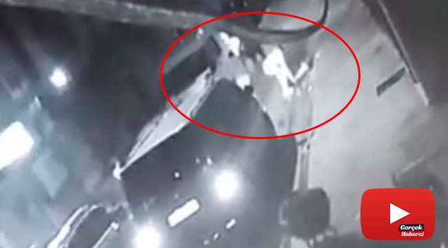 Tekme ve yumruklu kavga kamerada: Önce darp etti sonra montunu çaldı