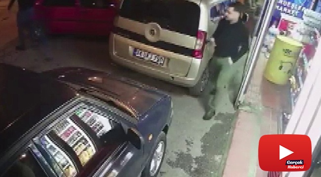 Virajı alamayan kadın sürücü market önündeki otomobile çarptı