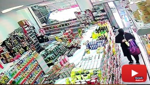 Yaşlı kadının marketten hırsızlık yaptığı anlar kamerada