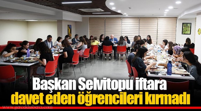 Başkan Selvitopu iftara davet eden öğrencileri kırmadı