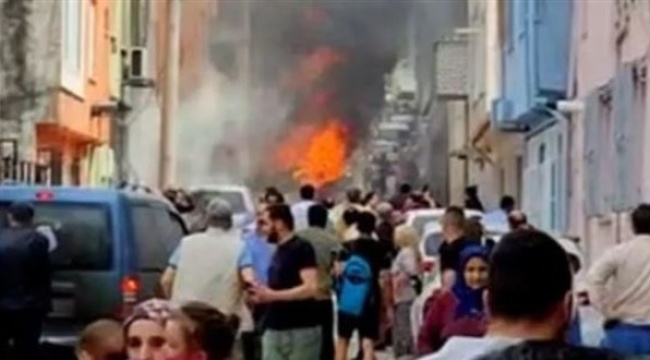 Bursa'da uçak evlerin arasına düştü: 2 pilot hayatını kaybetti