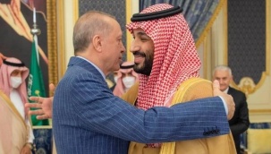 Erdoğan’ın kucaklaşma fotoğrafına siyasetçilerden tepki