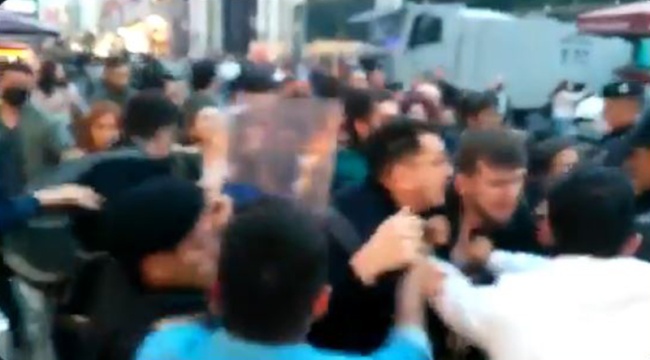 İstanbul'daki Gezi davası protestosuna polis müdahalesi: Çok sayıda gözaltı var