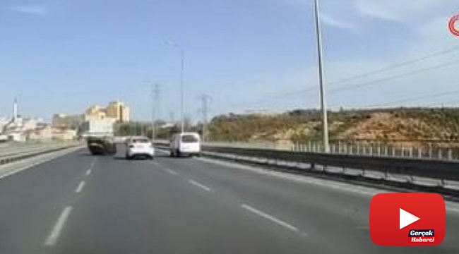Kontrolden çıkan otomobil karşı şeride geçip takla attı