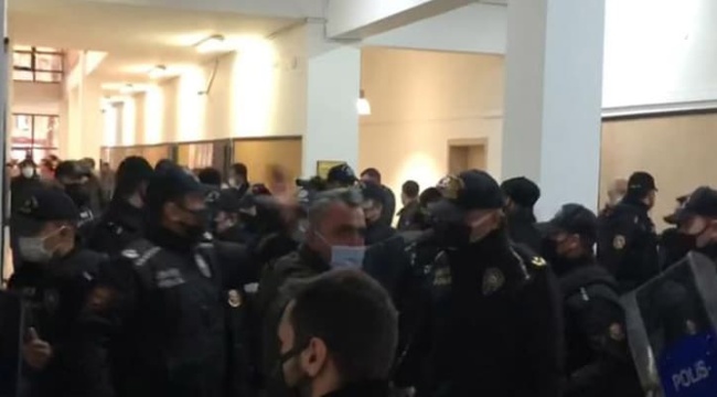 Kredi ve bursları kesilen öğrenciler Meclis gündeminde