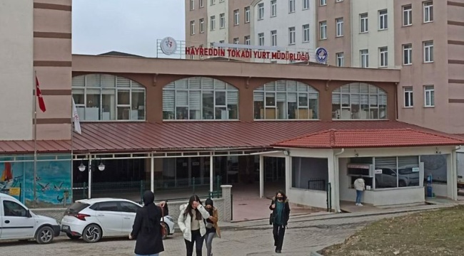 Üniversite yurdundan tepki çeken karar: Sokak hayvanlarını besleyen öğrencilere kınama cezası verilecek