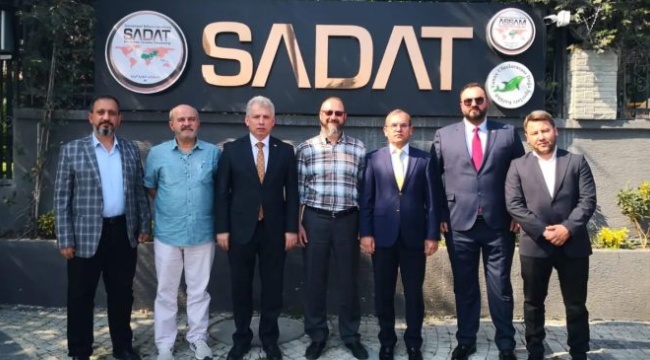 AK Parti’den dikkat çeken ziyaret: “Güzide kuruluşumuz SADAT’ımızı ziyaret ettik”
