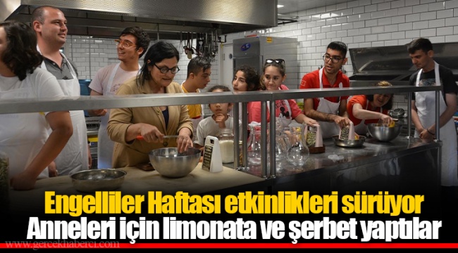 Anneleri için limonata ve şerbet yaptılar