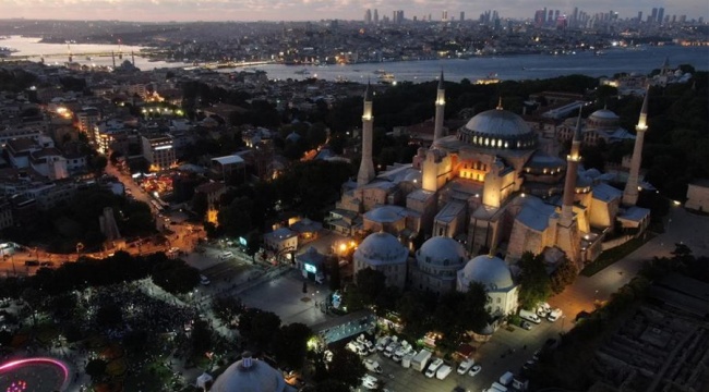 Ayasofya'ya rekor ziyaret: En yoğun gününü yaşadı