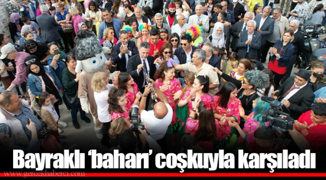 Bayraklı ‘baharı’ coşkuyla karşıladı
