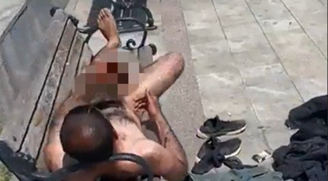 Bebek Sahili'nde çıplak şekilde uzanan kişi de gözaltına alındı