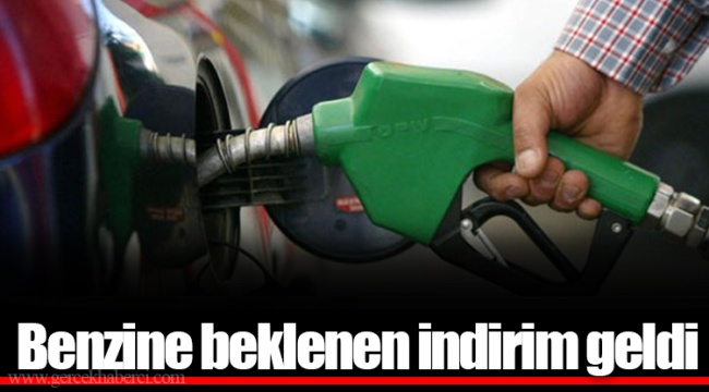 Benzine beklenen indirim geldi