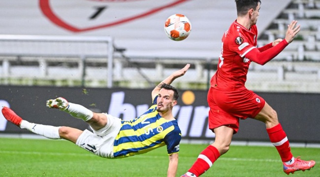 Fenerbahçeli Mergim Berisha'nın Royal Antwerp'e attığı gol, UEFA Avrupa Ligi'nde sezonun en iyi golü seçildi