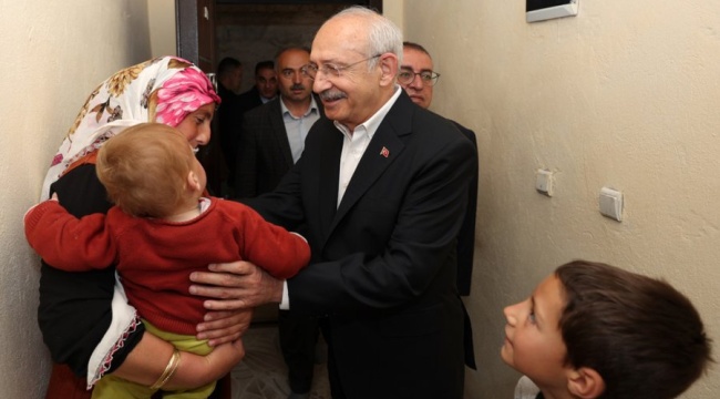 Kılıçdaroğlu Van’da elektriği kesik aileyi ziyaret etti