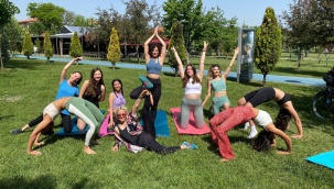Parkta yoga yapanlar CİMER’e şikayet edildi, güvenlik engelledi!