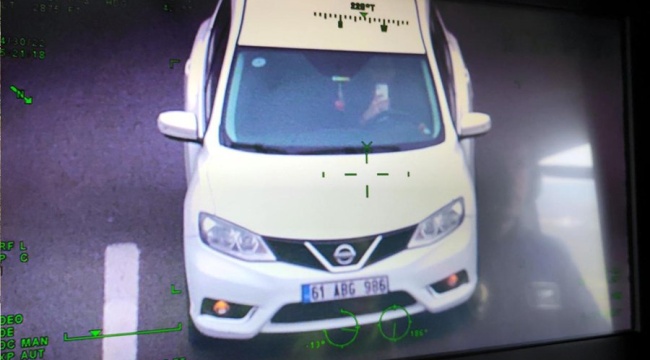 Polis helikopterini çeken sürücülere 'telefon' cezası