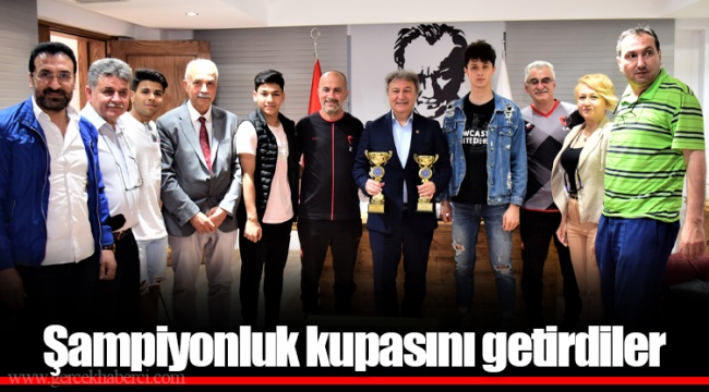 Şampiyonluk kupasını getirdiler