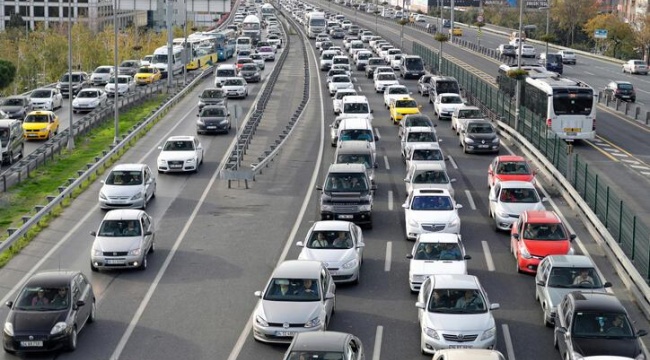 Trafiğe kaydı yapılan taşıt sayısı aylık yüzde 21,4 arttı