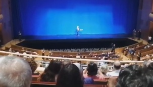 AKM'de Emine Erdoğan'ın mesajı okundu, seyirciler durumu protesto etti