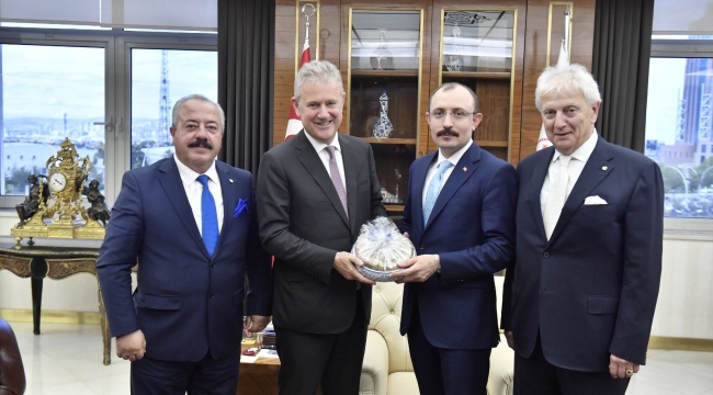 Bakan Muş, İzmir iş dünyasının sorunlarını dinledi