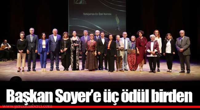 Başkan Soyer’e üç ödül birden
